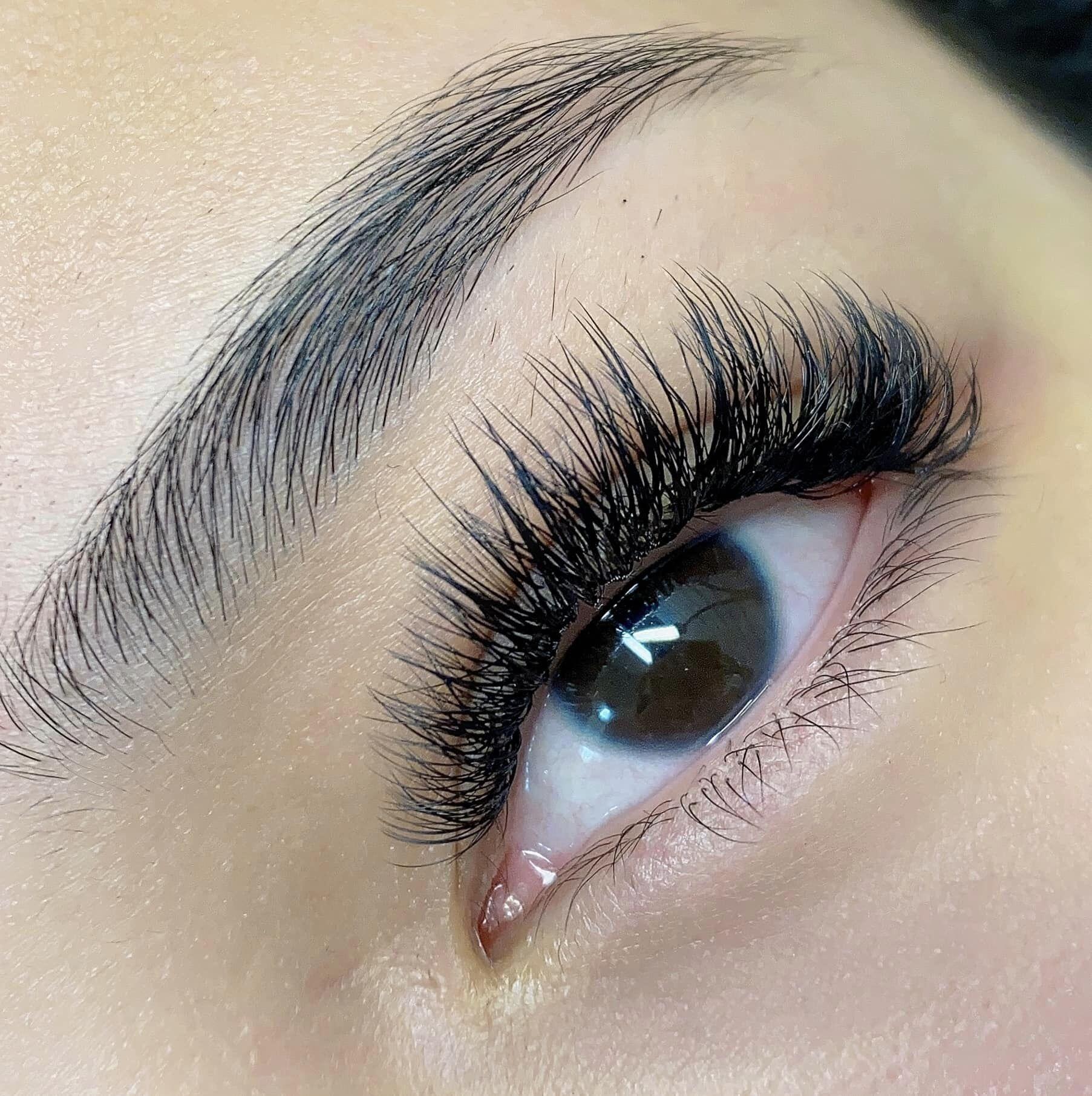 Wet-look lashes at Lady Lash 8